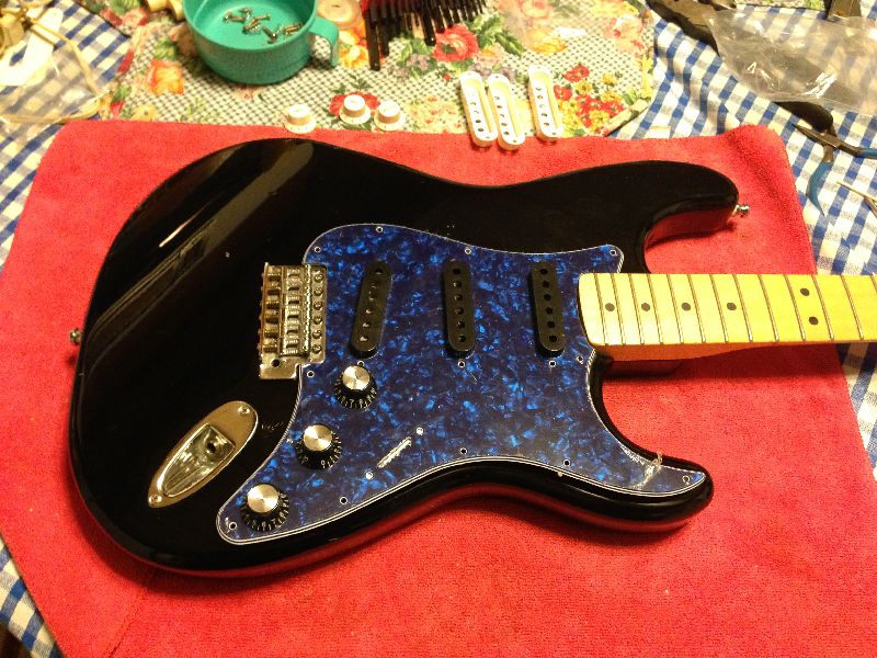 Black strat store purple pickguard